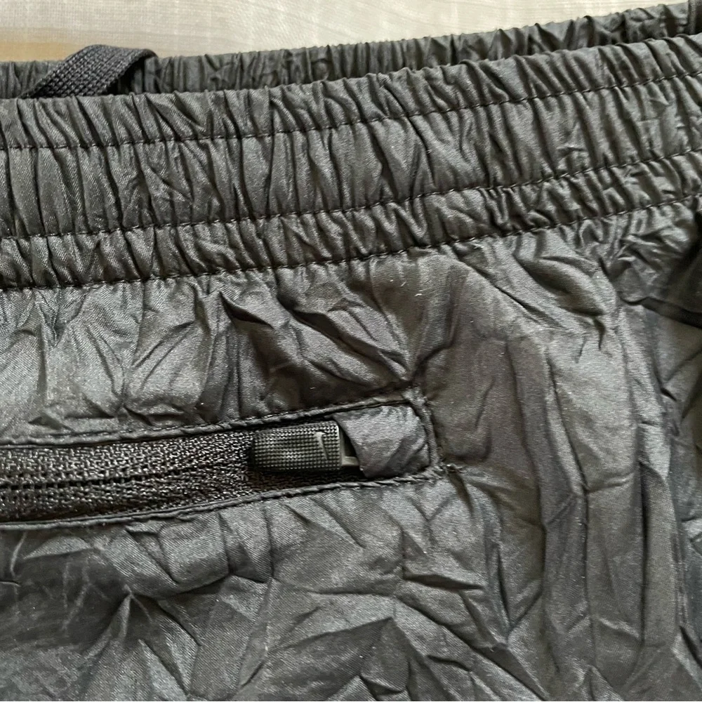 RARE! NIKE Tech Pack Woven Crinkle Shorts Lined in Black size large